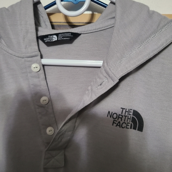 North Face long sleeve hoodie shirt - Picture 2 of 3